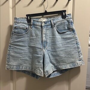 Abercrombie & Fitch High Rise Curve Love Shorts